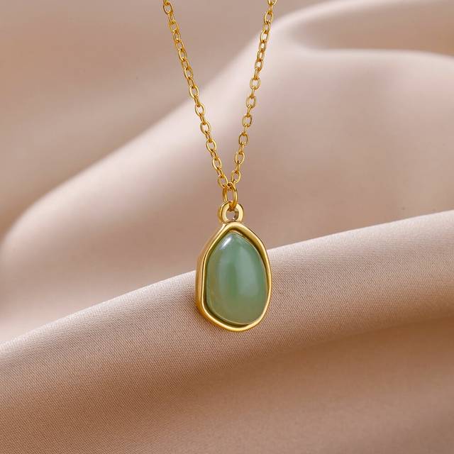 SHEIN 1pc Women&#39;s Asymmetrical Green Stone Pendant Necklace In Stainless Steel, European & American Style Fashion Accessory For Daily Wear