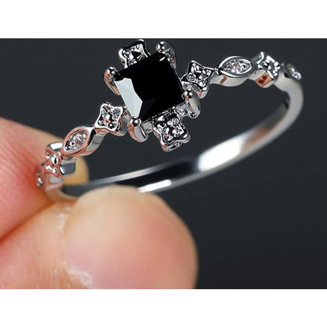 SHEIN 1pc Vintage Black Cubic Zirconia Square Stone Ring, Fashion Engagement Wedding Ring For Women