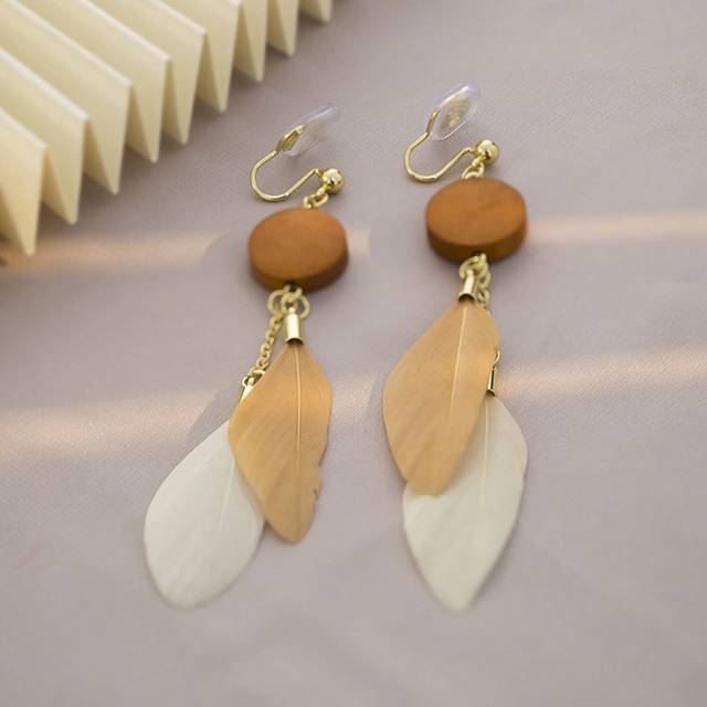 SHEIN 1pair Vintage Brown Feather Design Long Clip-on Earrings For Women, Creative Chic Accessories, Stylish And Versatile