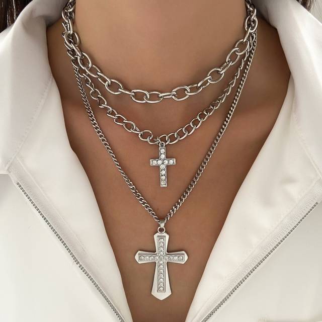 SHEIN 1pc Simple & Stylish Multi-Layered Hollow Out Heart & Cross Shaped Pendant Necklace For Men & Women, Suitable For Daily Wear Valentines,Mom,Mother,Mot