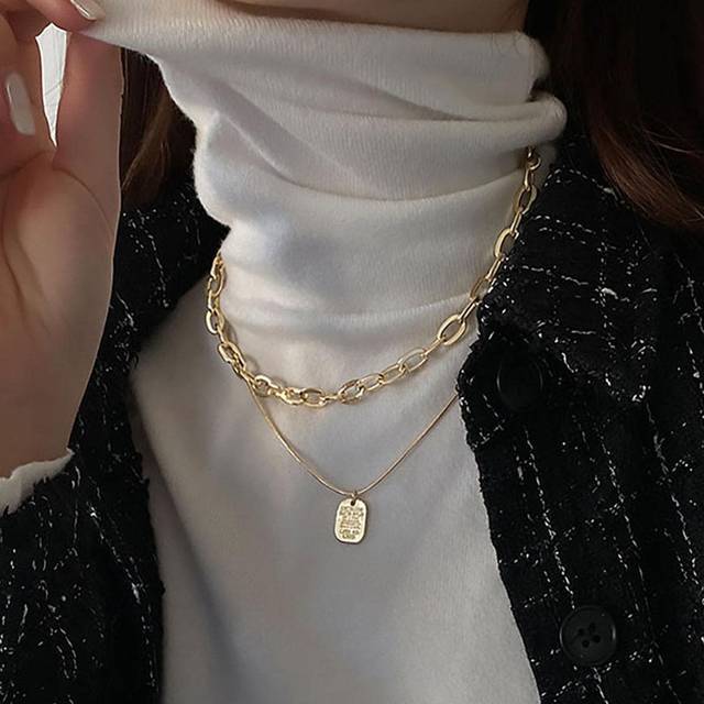SHEIN 1pc Double Layered Love Letter & Alphabet Pendant Necklace For Women, Unique Designed, Non-fading Collarbone Chain