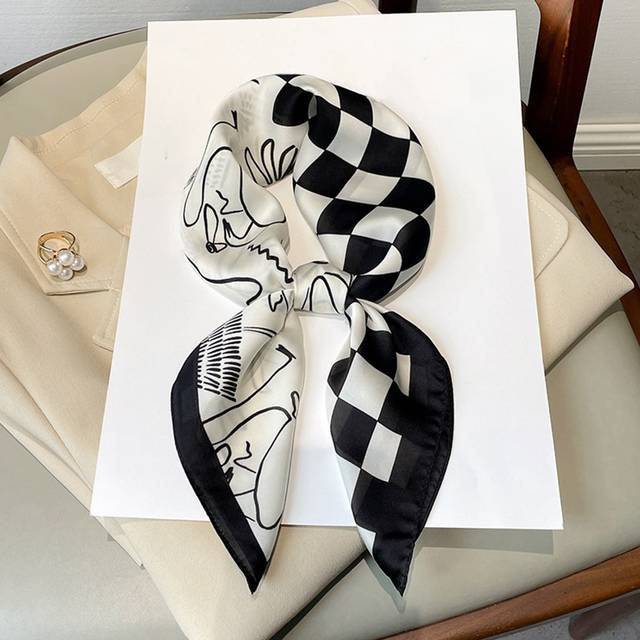 SHEIN 26.77inches Women&#39;s Fashionable Breathable Multifunctional Faux Silk Printed Square Scarf/Bandana/Necktie/Hair Wrap/Bag Accessory 1pc Bandana,Hair Ban