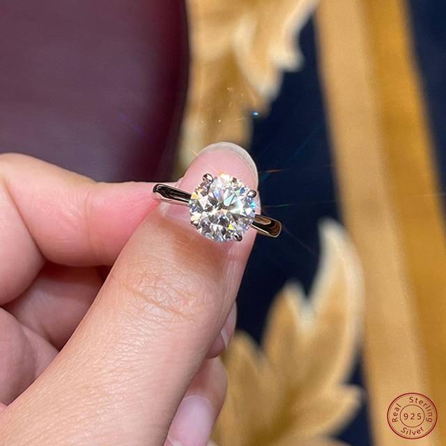 XUJIA 1PC Classic 2.0ct Round Cut Moissanite Engagement Rings For Women 100% 925 Sterling Silver 8mm D-E Color VVS1 Solitaire Anniversary Promise Ring Jewel