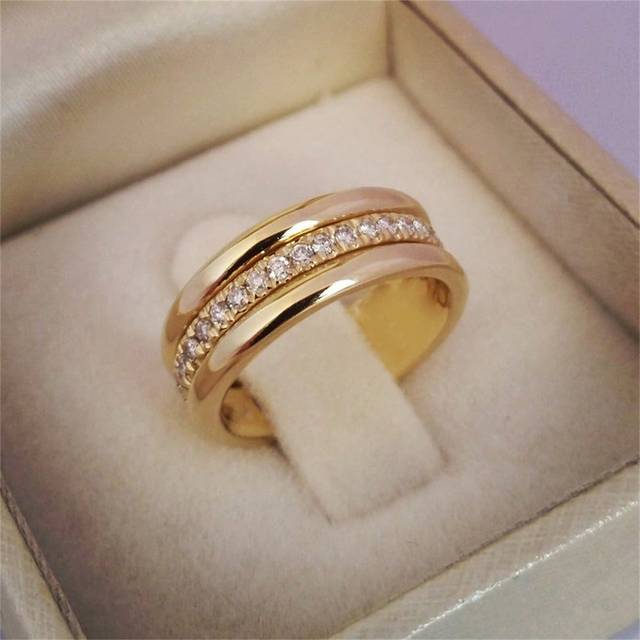 Fashionabla och populära mäns minimalistiska ringörhängen i rostfritt stål för smycken och för en elegant look - Guld (7,5,9,6,8,10)