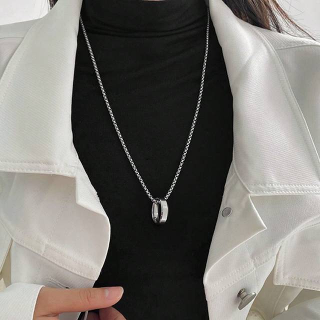 SHEIN 1pc Fashionable Non-fading Titanium Steel Glossy Ring Pendant Necklace For Men And Women, All-match Sweater Chain, Daily Wear