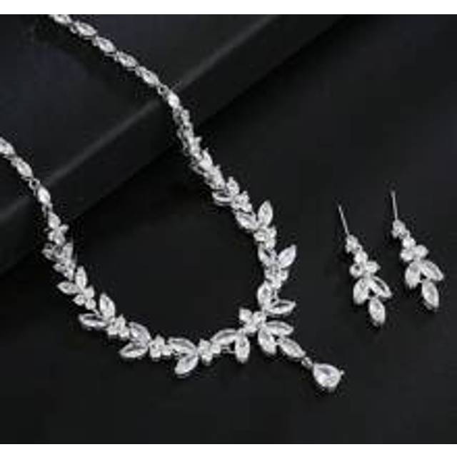 SHEIN 2pcs Luxury Copper & Cubic Zirconia Inlaid Women&#39;s Silver Necklace And Earring Set, Suitable For Party Wedding Gift