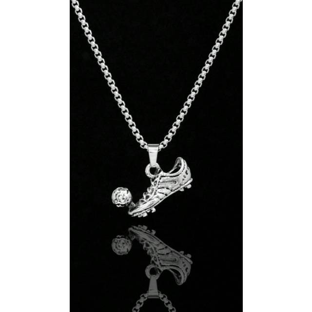 SHEIN Stylish & Football Pendant Sport Necklace For Football Fans, Men&#39;s Stainless Steel Necklace, Punk, Hip Hop, Street Style