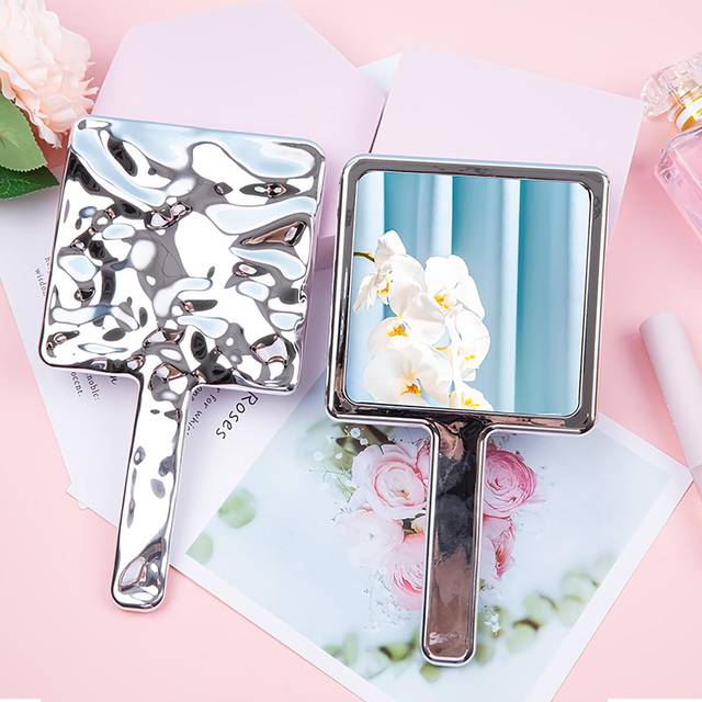 SHEIN 1pc Portable Handle Mirror With Plating Color Beauty Mirror, Asymmetric Creative Cosmetic Mirror For Makeup Room, Dormitory, Etc.