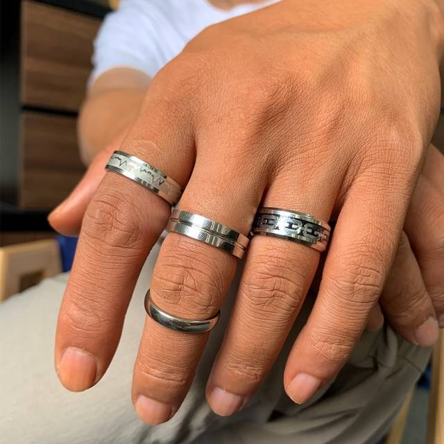 SHEIN Fashionable And Popular 4pcs Men Heartbeat Detail Ring Stainless Steel For Jewelry Gift And For A Stylish Look Valentines,Mom,Mother,Mother&#39;s Day,Gift