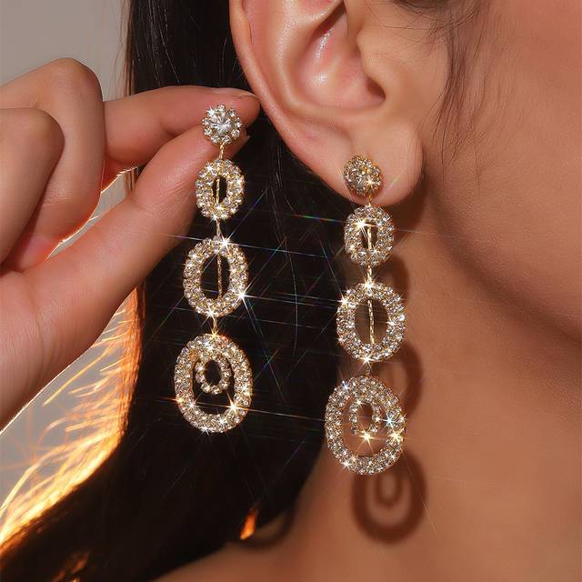 SHEIN Gorgeous Sexy Nightclub Crystal Dangling Earring Stud for Women 1Pair
