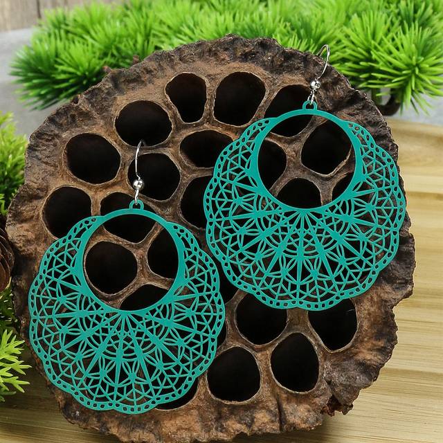TopHanqi 1pair Bohemian & Vintage & European Style Simple & Fashionable Asymmetric Round Shaped Hollow Out Green Pendant Earrings For Women, Suitable For Daily