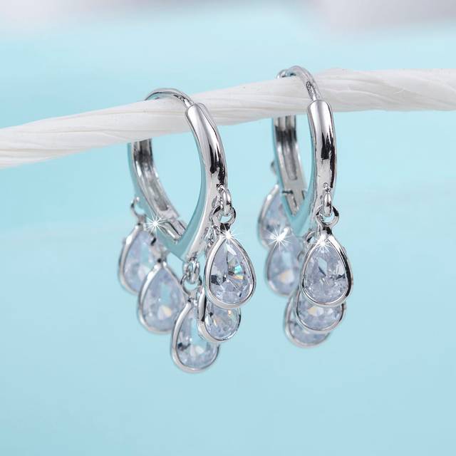SHEIN 1 Pair Fashionable High-End Luxury Sparkly Elegant Sweet Versatile High-Quality Gold, Silver, Pink, Colorful, White, Waterdrop, Heart, Floral, Circle