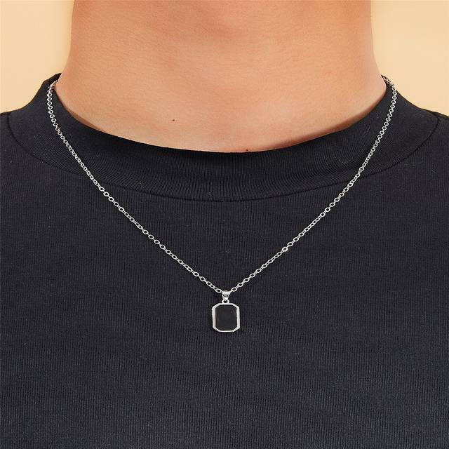 Fashionabla och populära geometriska charmhalsband för män i legering för smyckengåva och för en snygg look - Silver (En-Storlek)