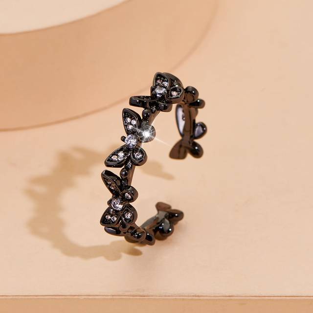 SHEIN A Delicate And Elegant Butterfly Inspired Women&#39;s Black Ring Embedded With Sparkling Zircons, Perfect As Gift For Wedding Or Party