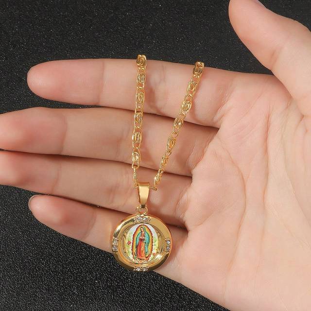 SHEIN 1pc Men&#39;s Golden Color Virgen de Guadalupe Pattern Round Pendant Necklace