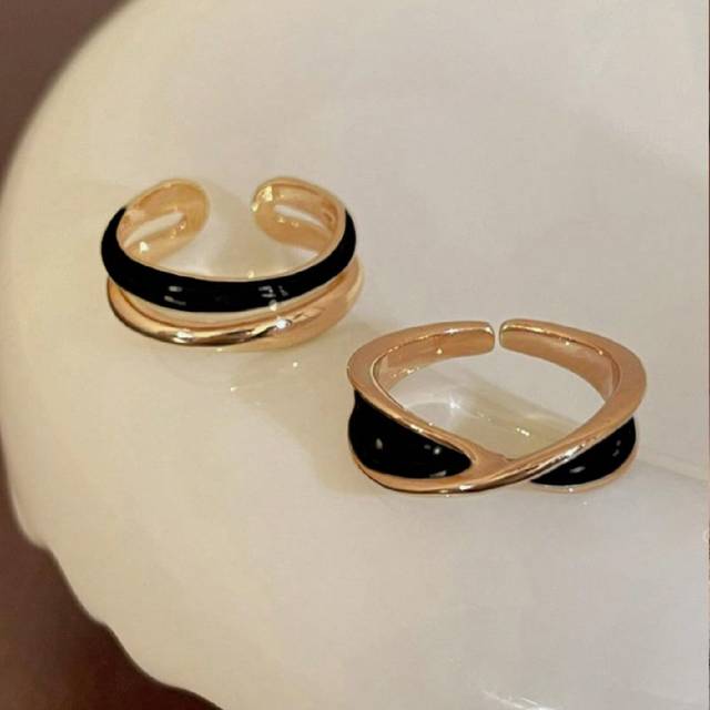 SHEIN 2pcs Simple & Fashionable Alloy Rings With High-end Sense For Daily & Occasional Wear