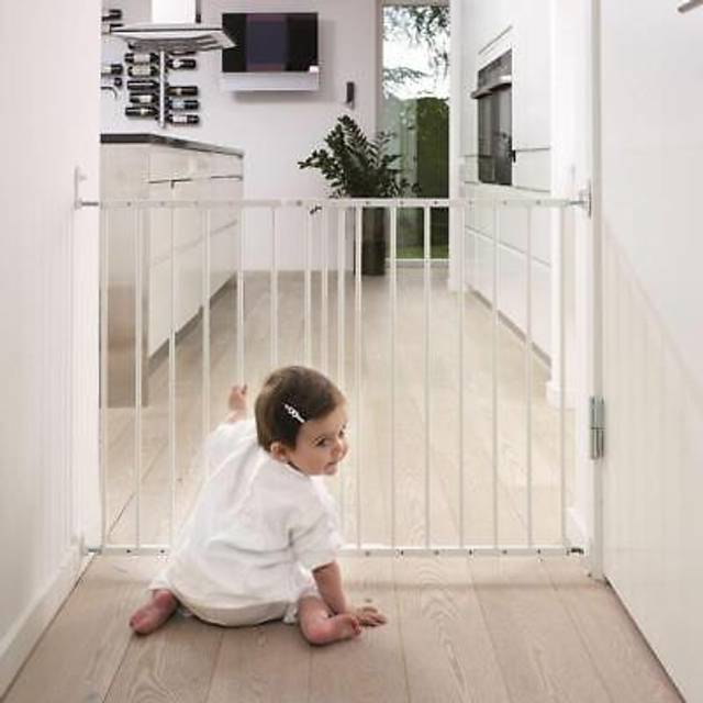 (Black) Safetots Extending Metal Gate 62.5cm-106.8cm