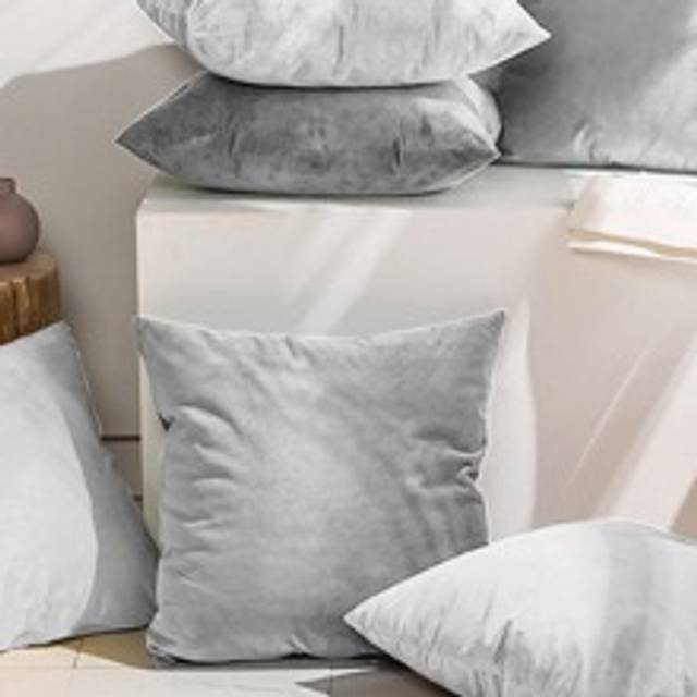 SHEIN 1pc Silver Fox Plush Elastic Sofa Cushion Cover, For Bedroom Or Living Room, Solid Color, Dust-Proof (Pillow Insert Not Included)