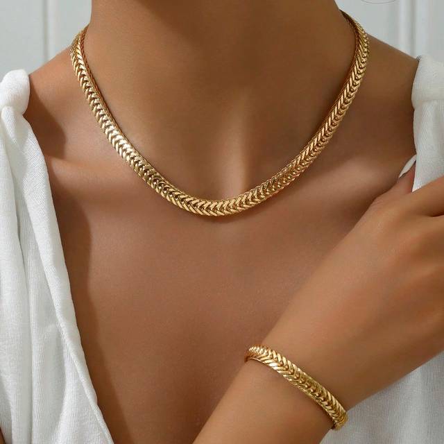 SHEIN 2pcs/set Street Style Women&#39;s Stainless Steel Necklace And Bracelet Set, Chunky Lock Chain For Aesthetic Look