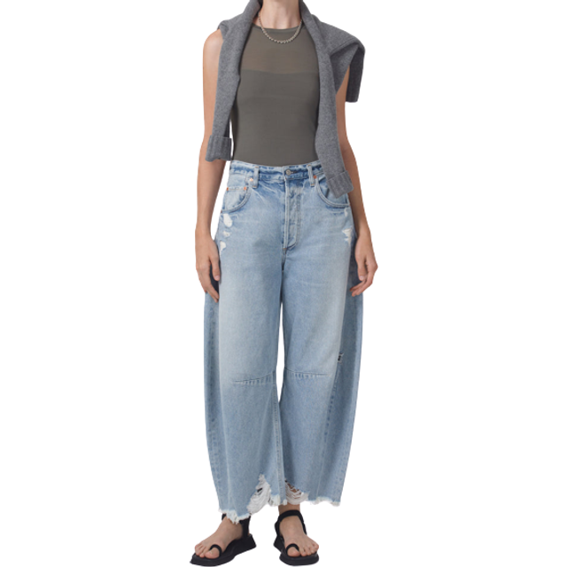 Citizens of Humanity Horseshoe Jeans in Savahn - Denim-Light. Size 28 (also in 27). (28)