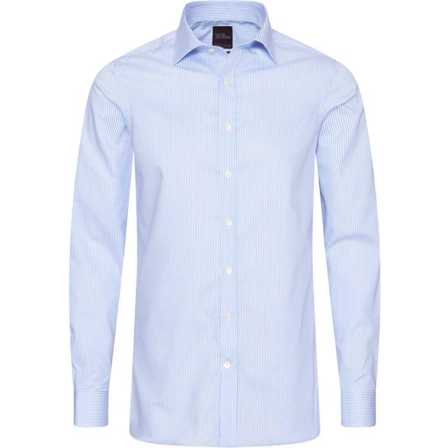 Slim fit cut away strykfri bomullskjorta light blue