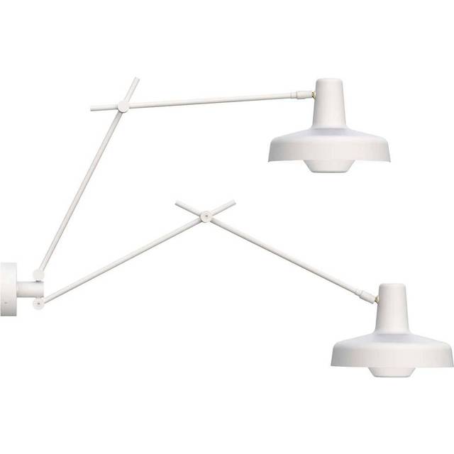 Grupa - Arigato wall lamp  - Hängande lampa - White - 2 arms - arm 2 x L 35 cm. skærm Ø 22,8 cm
