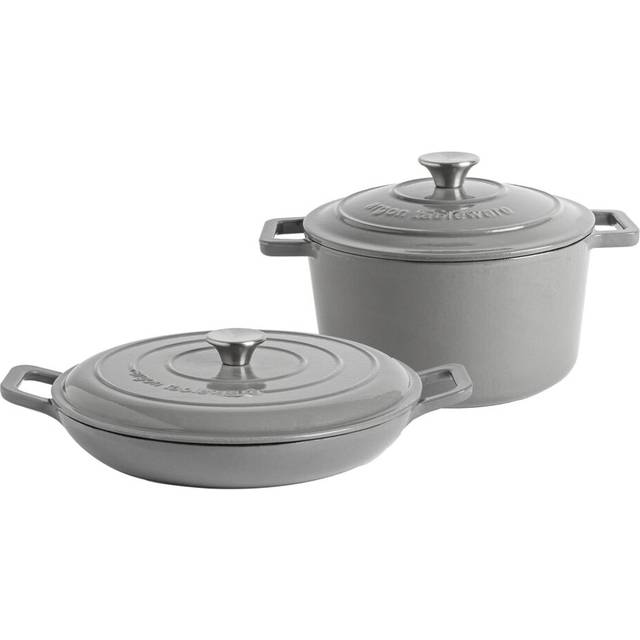 2.3L Cast Iron Shallow Casserole Dish - Matt Black
