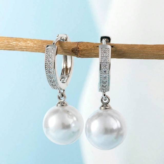 1 par Zirconia nitar & Faux Pearl Ear Cuff örhängen för kvinnor, lyxiga exklusiva känsliga smycken för bröllopsfest present - Silver (En-Storlek)