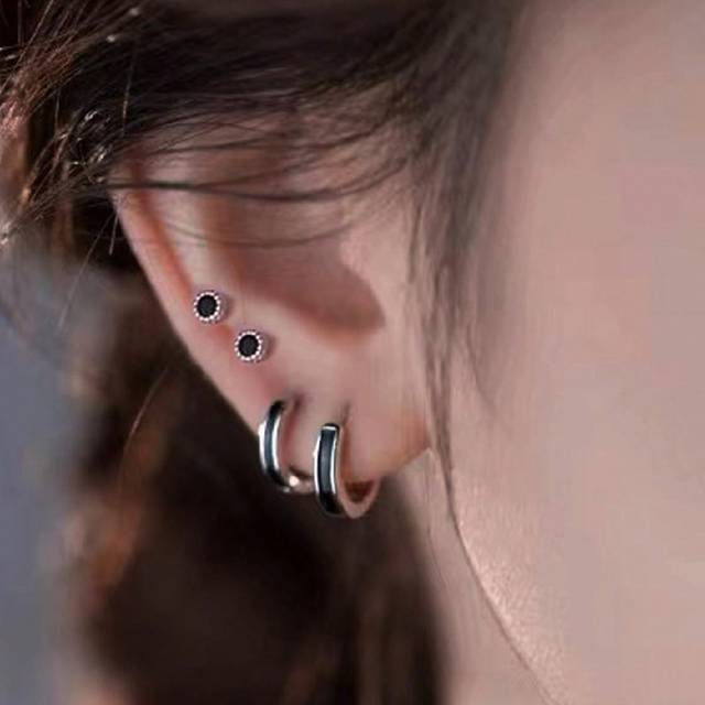 SHEIN 4pcs Black Simple Small Hoop Earrings With Cubic Zirconia For Women, Suitable For Daily Wear And Work