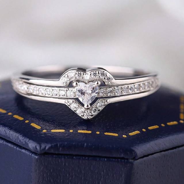 SHEIN 925 Sterling Silver Plated Platinum Diamond Heart Shape Ring, Hollow Heart Design Ring, Fashionable Luxurious Simulated Moissanite Zirconia Ring, Vale