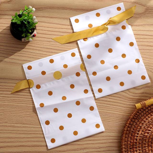 SHEIN 10pcs Metallic Polka Dot Gift Bag, Plastic Drawstring Gift Wrapping Bag, For Party Gift Mother&#39;s Day Graduation