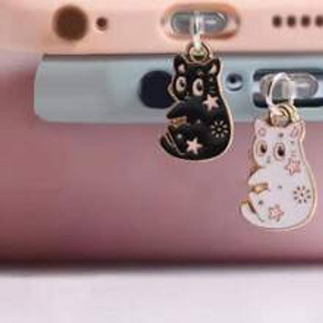 SHEIN 2pcs Cat Decor Zinc Alloy Phone Dust Plug