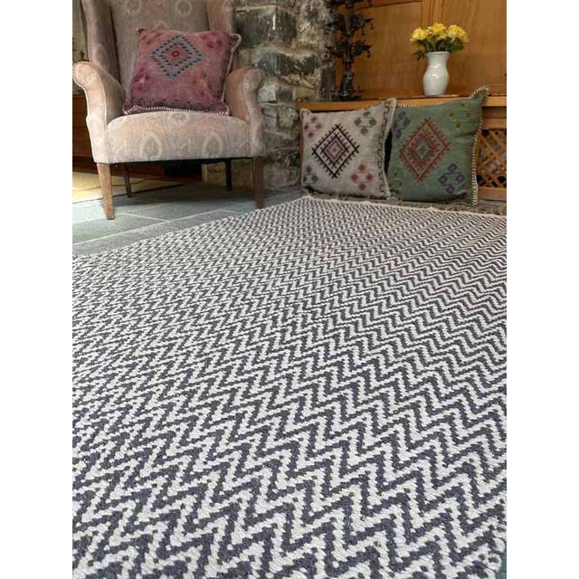 GRETA Soft Bedroom Rug Dark Herringbone Pattern - L70 x W115 - Grey