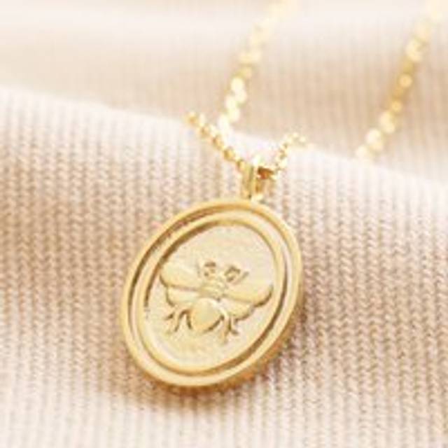 Bee Oval Disc Pendant Necklace in Gold - gold - one size