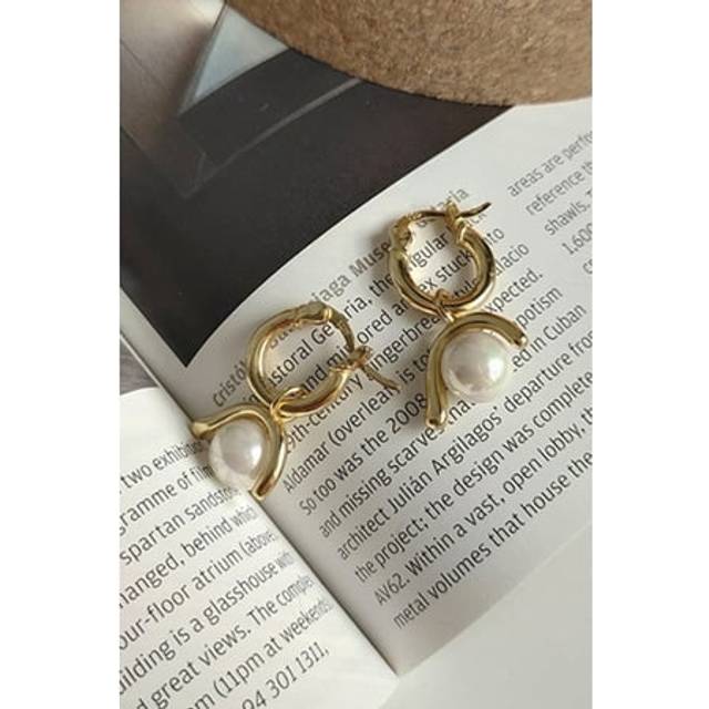 Chunky 14K Gold Pearl Hoops - One Size