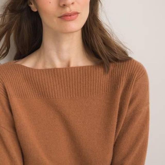 Cashmere Fine Knit Jumper with Boat Neck - camel - S