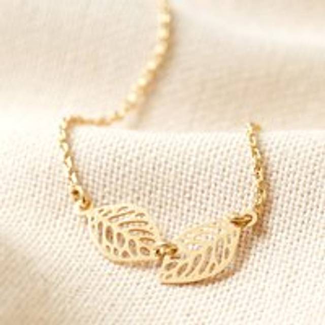 Linked Filigree Leaf Necklace in Gold - gold - one size
