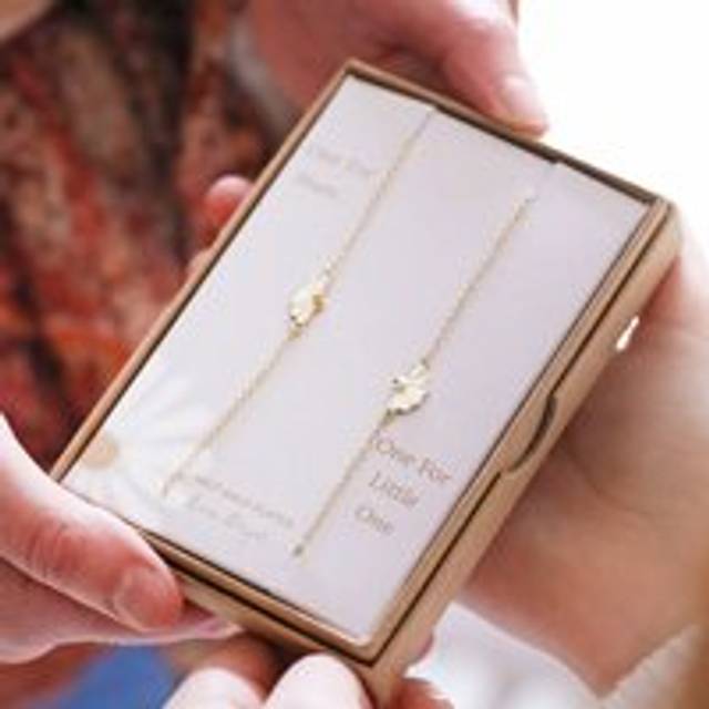 Mother & Child Set of 2 Flower Bracelets in Gold - gold/white - one size