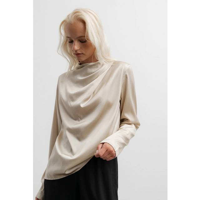 Ahlvar Gallery, Blusar & Skjortor , Dam, S, Sidensatinblus med asymmetriska veck - beige (S)