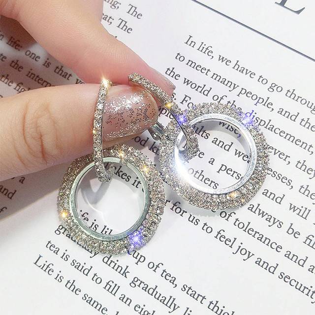 SHEIN 1pair Geometric Round Pendant Ear Studs Adorned With Tiny Rhinestones