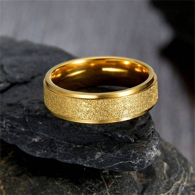 1 st. Guldfärg Mode Ring , Trendig Titanstål Matt Ring För kvinnor & Herr Koreanska Stil Par Ring , Gränsöverskridande Hand Smycke (7,5,9,11,6,8,10,12)