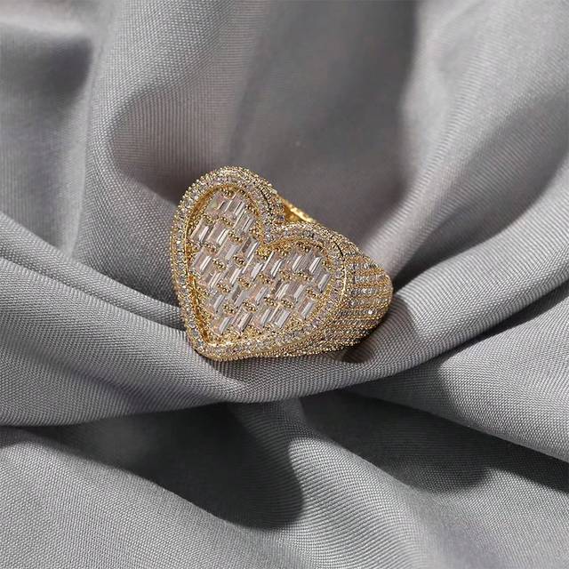 SHEIN 1pc Fashionable 3d Cubic Zirconia Heart Shaped Hip Hop Style Personality Couple Ring Suitable For Women&#39;s Daily Wear Valentines