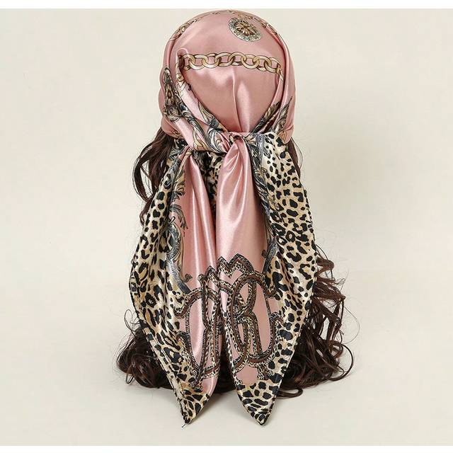 Fyrkant Halsdukar Ny stil Turban Leopardtryck Kedja Dekorerad Satin Silke Halsdukar Turban Mångsidig Flerfunktionell Immitation Sidenscarf - Babyrosa