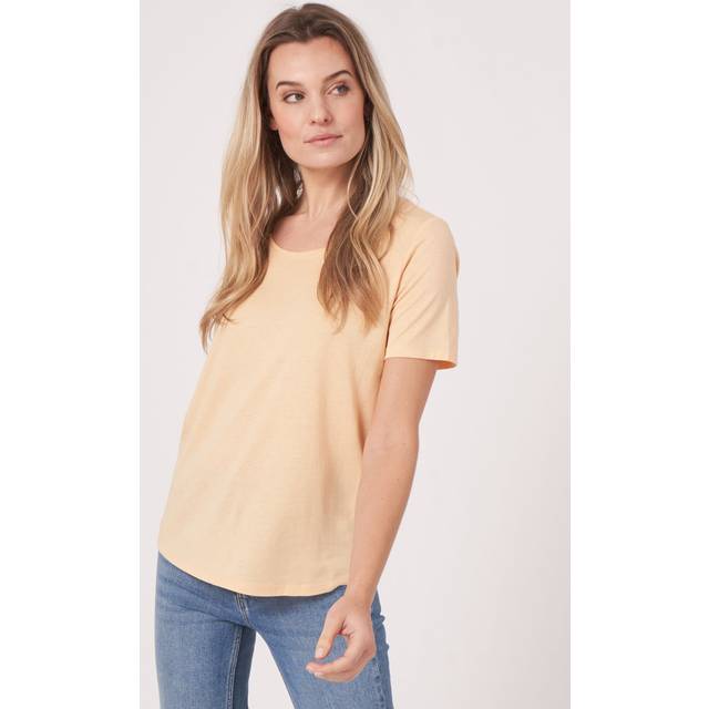 Women&#039;s basic T-shirt