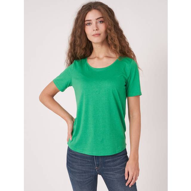 Women&#039;s basic T-shirt