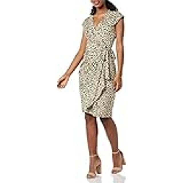 Amazon Essentials Womens Plus Size classic cap Sleeve Wrap Dress (Avai