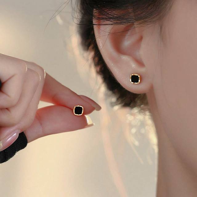 SHEIN 1pair Simple And Unique Design Cross & Luxury Nail Decor Stud Earrings For Women