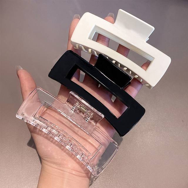 SHEIN 3pcs Women&#39;s Square-Shaped Everyday Hair Claw Clips, Colors: Black, White, And Transparent. Suitable For Shower Use. Casual Hair Jaw Clip Hair Clamps