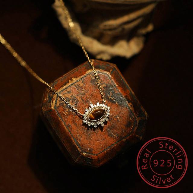 1 st. Av Retrostil S925 Ren Guldplätterat Halsband Med Tigeröga Sten För Låsa Ben , Designad För Daglig Bär Och Lämplig För kvinnor , Serier (En-Storlek)