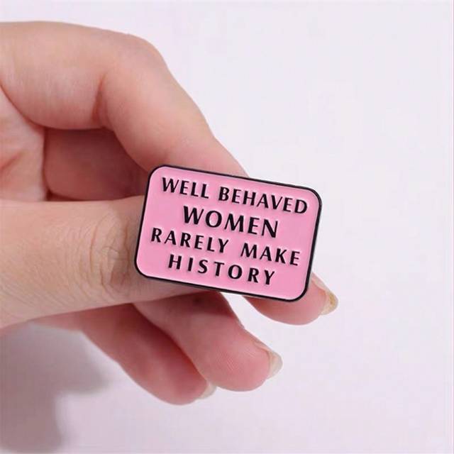 1 st. Fashionabel Metall Oberoende Kvinnor Engelska Word Pin För Ryggväskor , Kläder , Dekorativ Märken , Broscher - Multifärgad (En-Storlek)